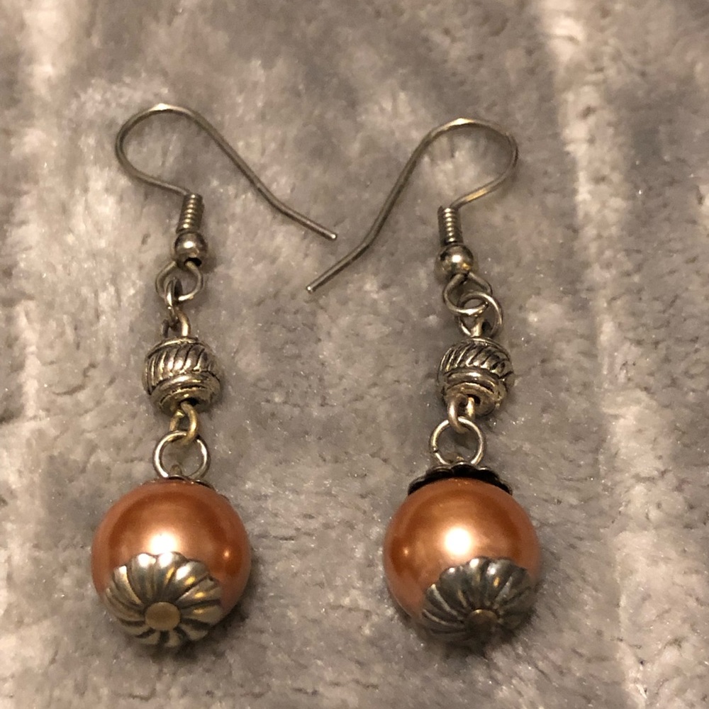 ♥️ Cream/Golden Beaded Earrings